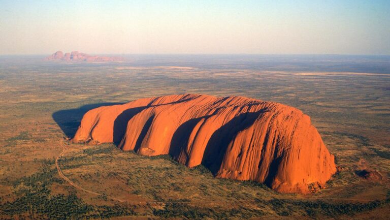 30 Amazing And Crazy Facts About Uluru - Tons Of Facts